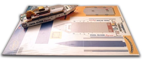 Barco Fred Olsen: Impresión sobre cartulina y troquelado para montaje
